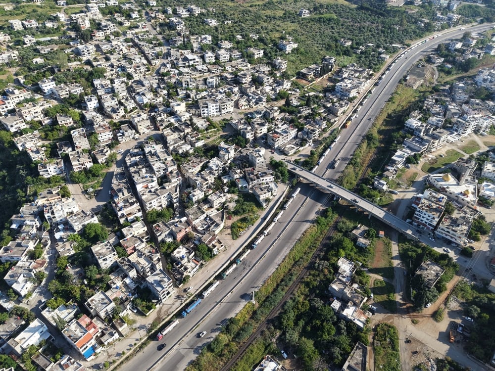 A Banias, en Syrie, des centaines de camions attendant avant de décharger dans le port.