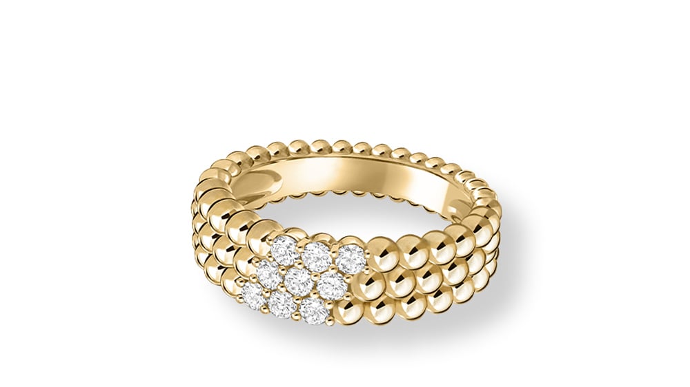 Bague perlée de diamants.