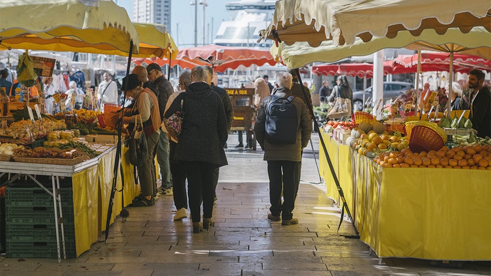 Le marché du Cours Lafayette.