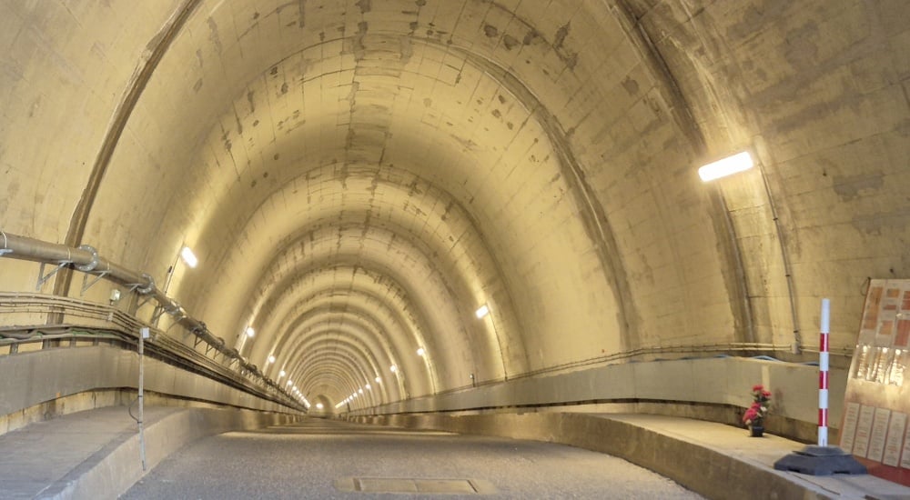La centrale hydroélectrique de Montahut est souterraine et on y accède par un long tunnel de 400 mètres.