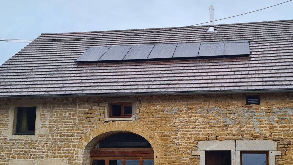 La Maison Écologique propose un accompagnement avec visite d'un technicien avant les démarches administratives puis l'installation