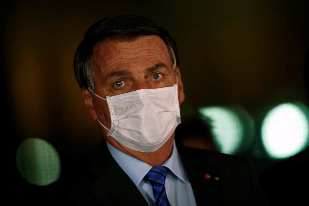 Coronavirus: pres de la moitie des bresiliens exonerent bolsonaro, selon un sondage