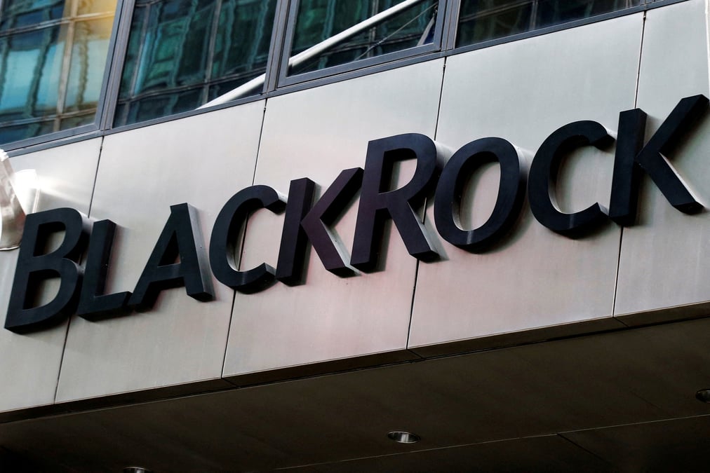 Photo d'archives: le logo de blackrock est visible a l'exterieur de ses bureaux a new york