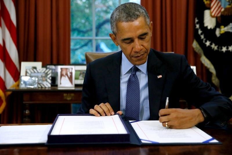 Le president americain promulgue le budget 