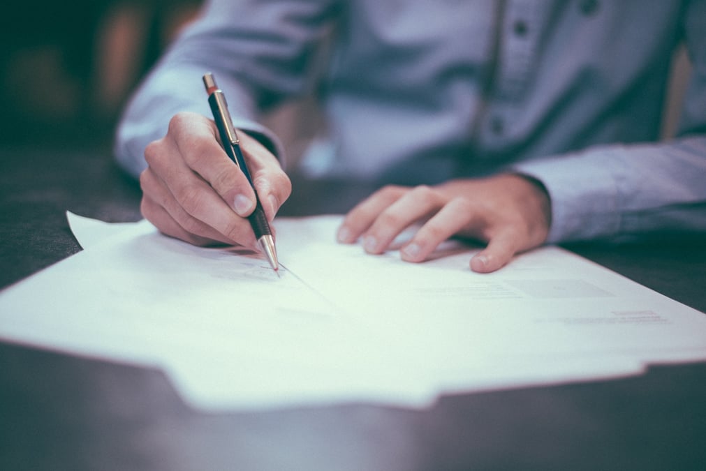 emploi, travail, signature de contrat