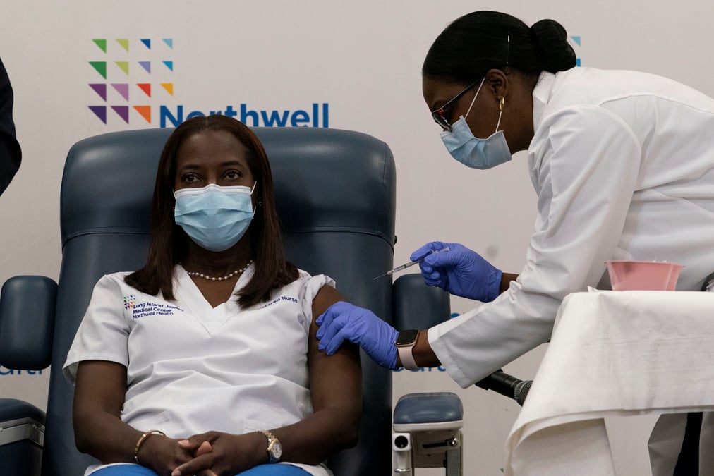 Coronavirus: la campagne de vaccination a commence aux etats-unis
