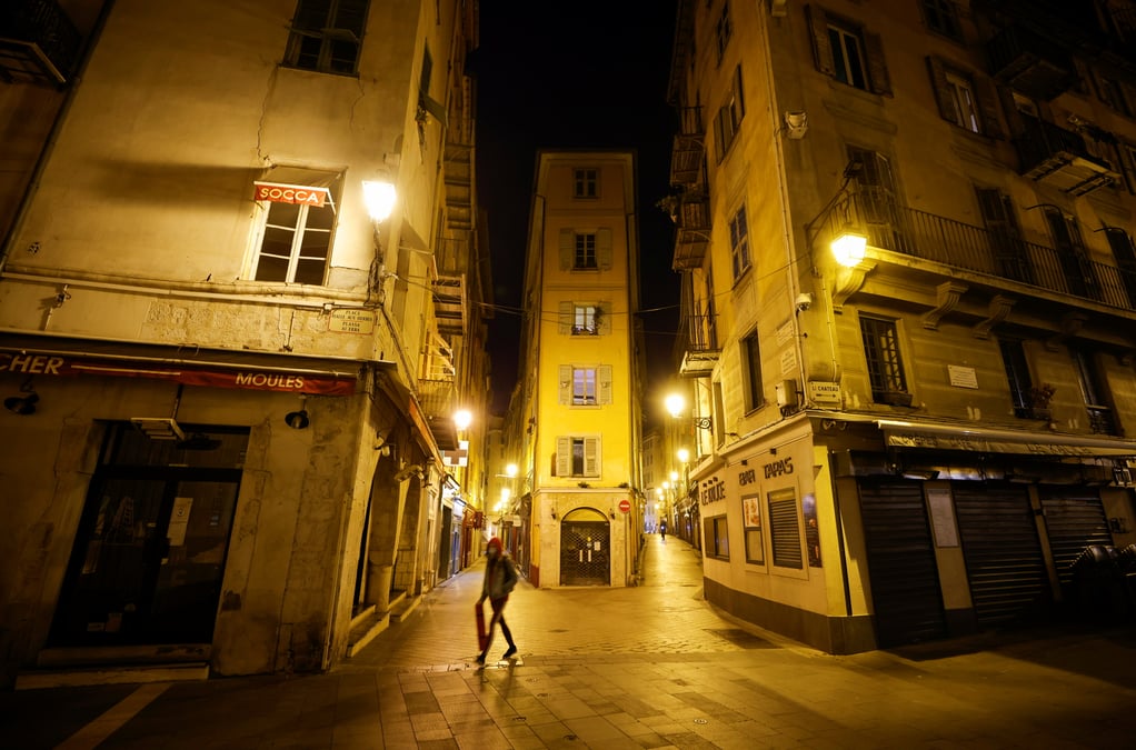 Une partie de la france entre dans un confinement "sur-mesure"