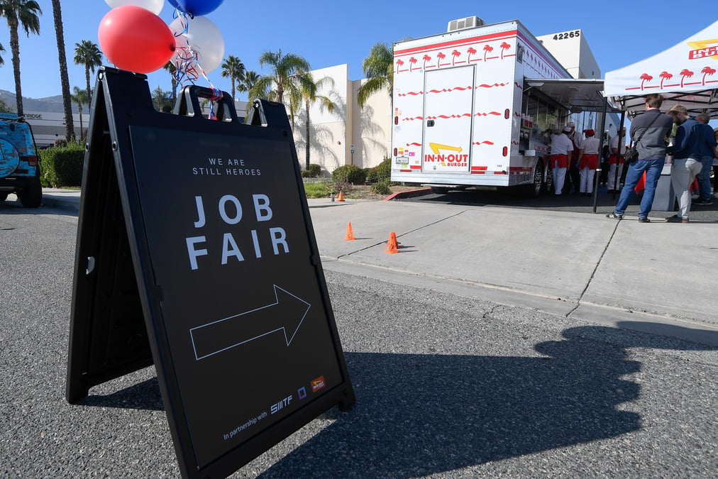 Etats-unis: les creations d'emplois en janvier depassent les attentes