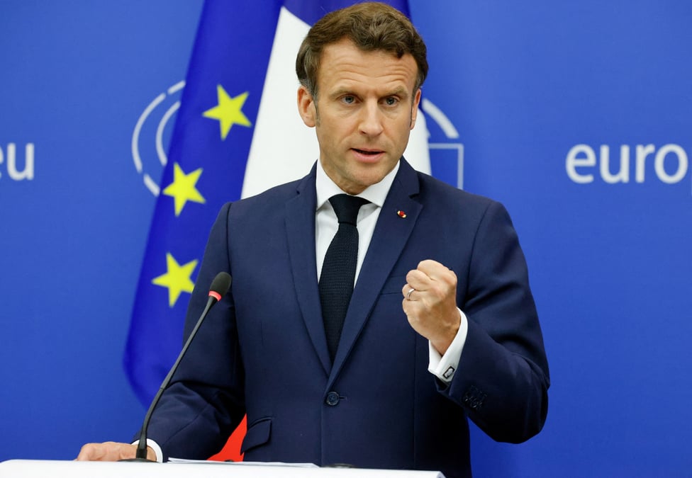 Macron lance l'idee d'une "communaute politique europeenne" complementaire de l'union
