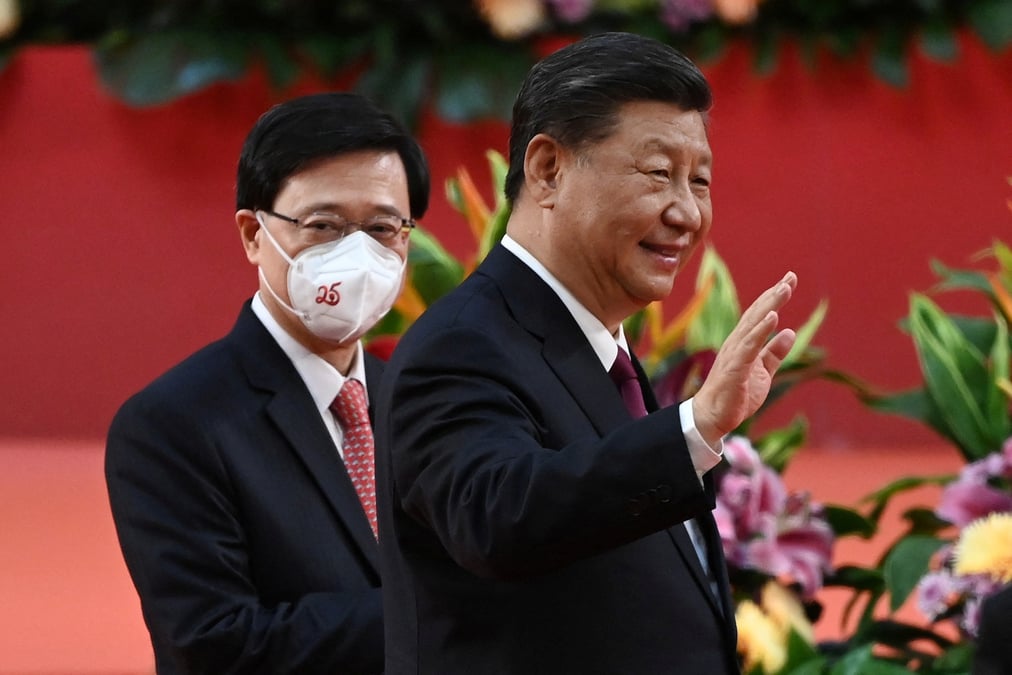 Pas de raison de changer le systeme de hong kong, dit xi jinping
