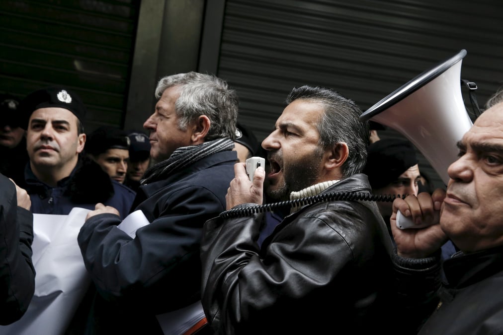 Le mouvement social s'amplifie en grece
