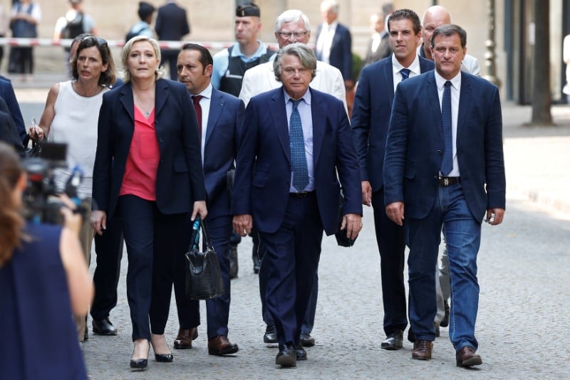 Les deputes prennent leurs marques dans une assemblee en ebullition