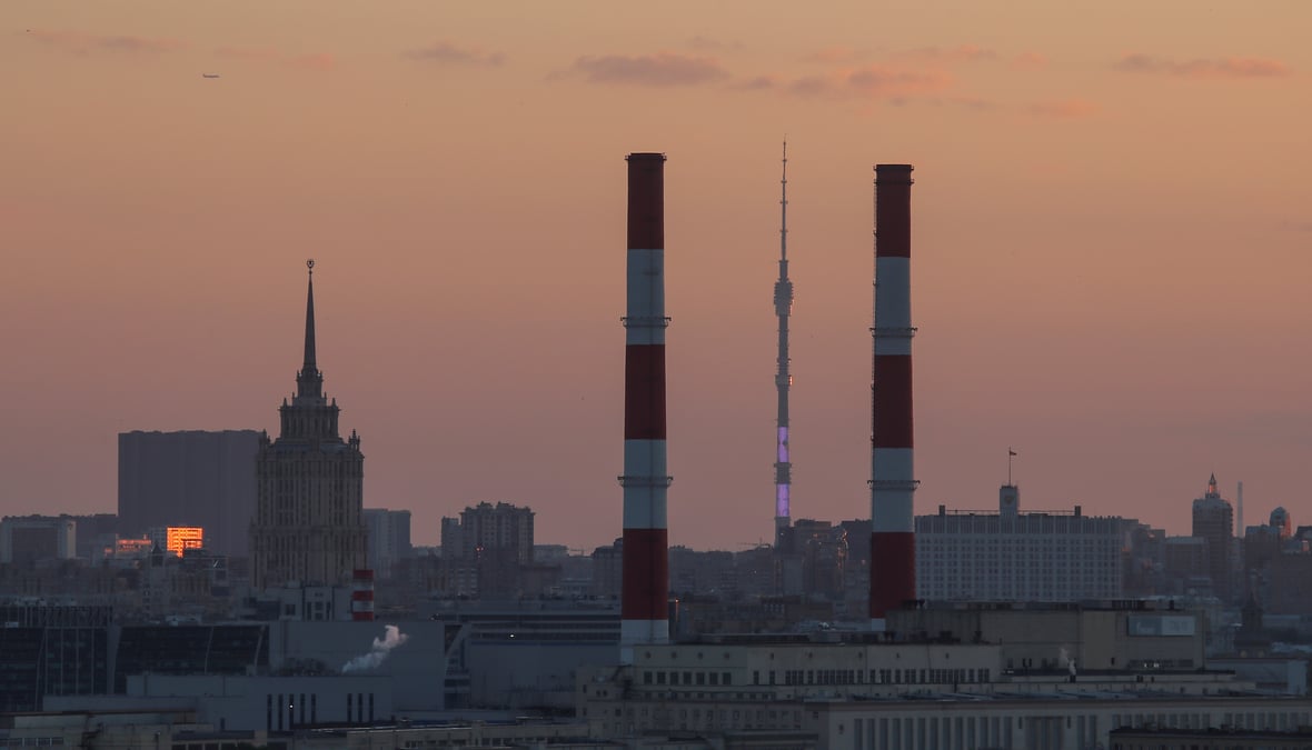 Un taxi fauche des passants dans le centre de moscou