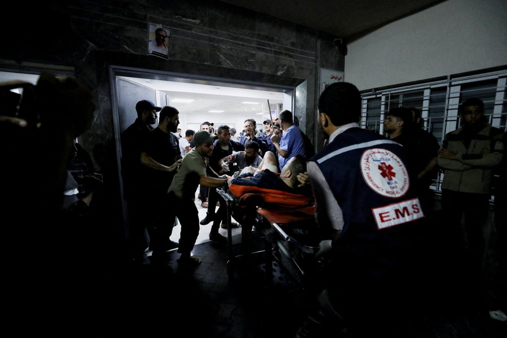 L'hopital shifa, ou des palestiniens sont soignes apres l'explosion a l'hopital al-ahli, gaza