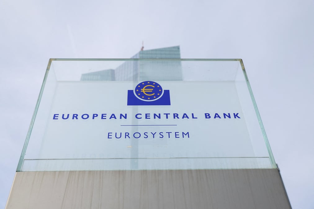 Le logo de la banque centrale europeenne (bce) a l'exterieur de son siege a francfort