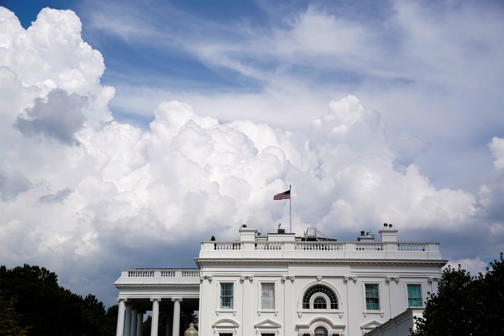 La maison blanche secouee par des rumeurs de departs apres charlottesville