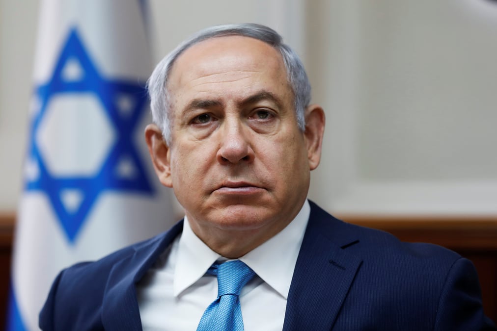 Vise par une enquete, netanyahu assure rester aux commandes