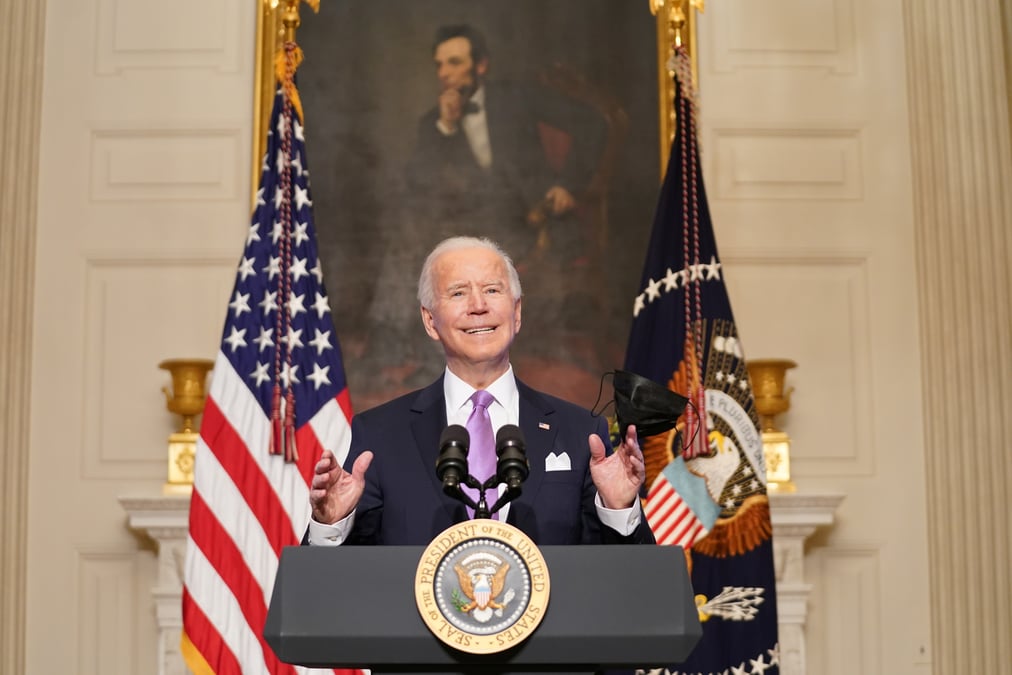 Biden s'attaque aux forages, aux combustibles fossiles et aux inegalites raciales et economiques