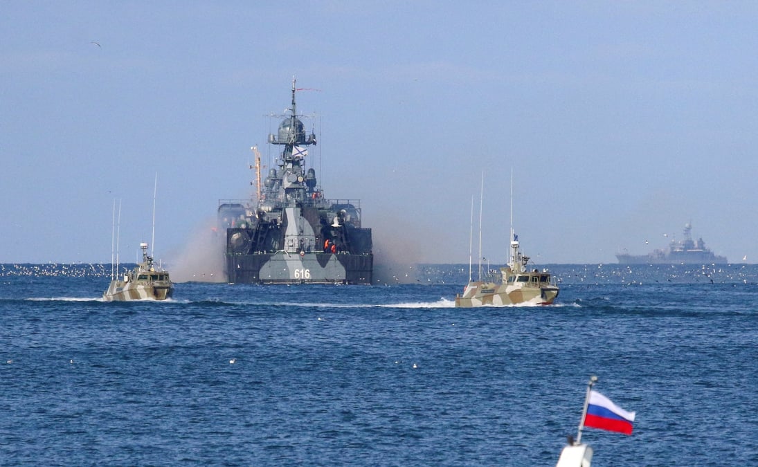 Photo d'archives de navires russes pres de sebastopol, en crimee