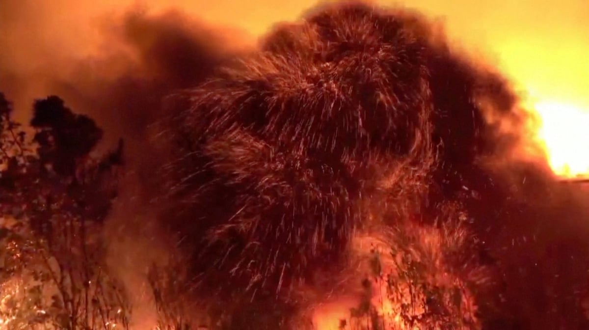 Image d'une explosion durant un feu de foret a pinofranqueado