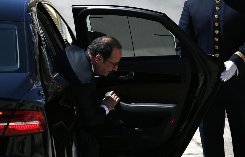 Hollande demande aux parlementaires guyanais de ramener le calme