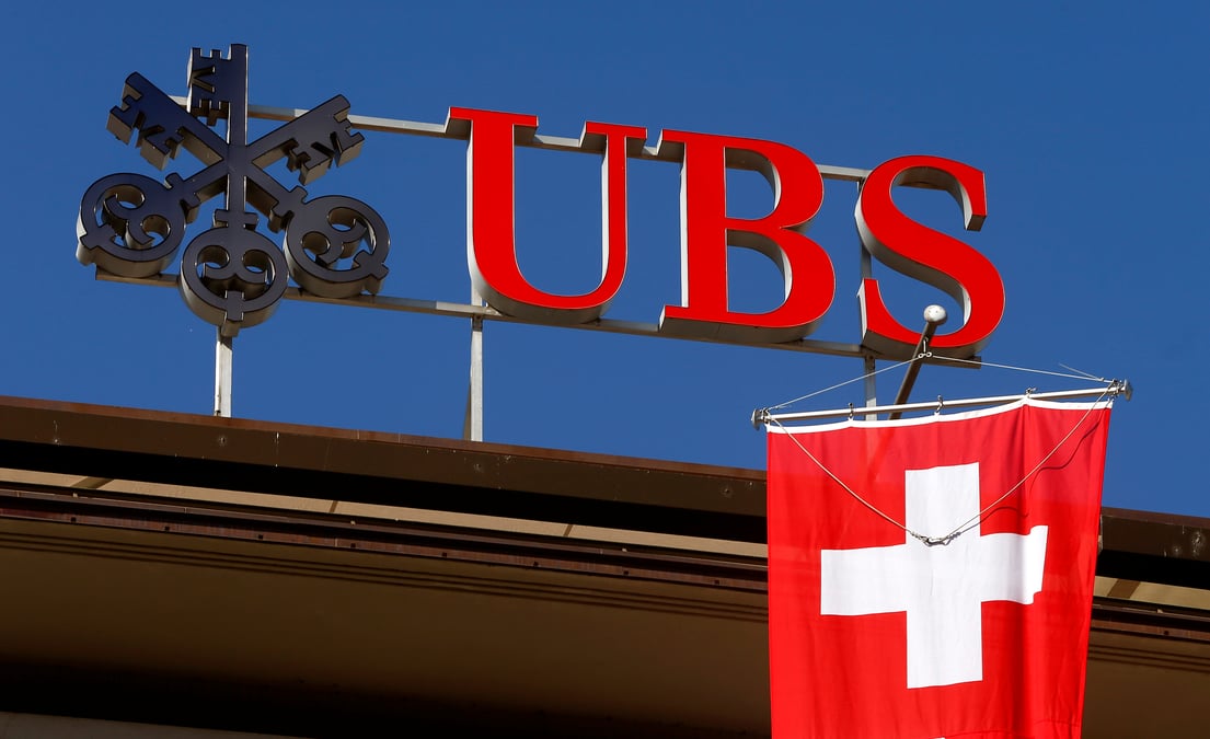Ubs n'a pas de projet de fusion, dit son president