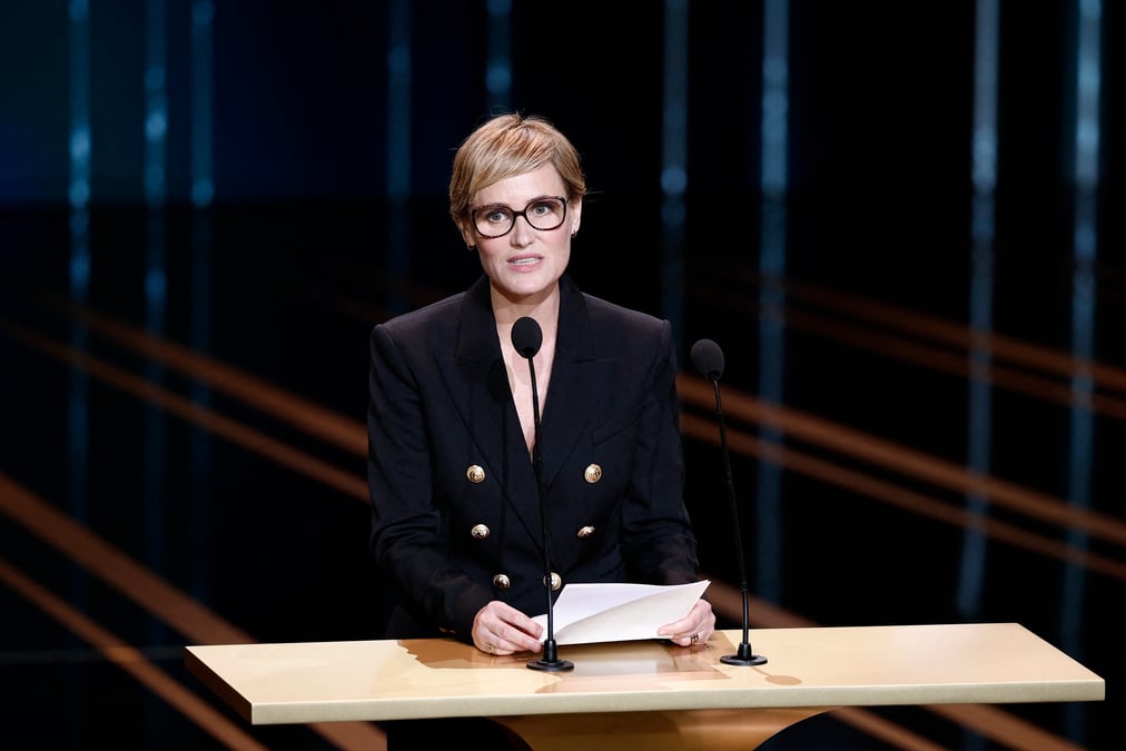 L'actrice judith godreche donnant un discours lors de la 49e ceremonie des cesar