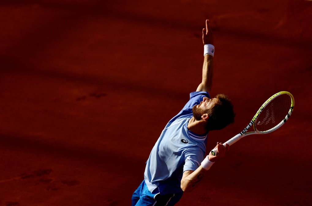 Corentin moutet (france) lors du match contre alexander shevchenko (kazakhstan) au tournoi de roland garros