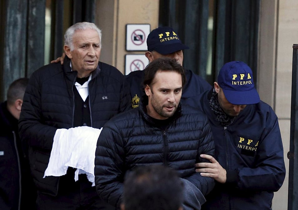 Deux argentins vises par l’enquete sur la fifa assignes a domicile