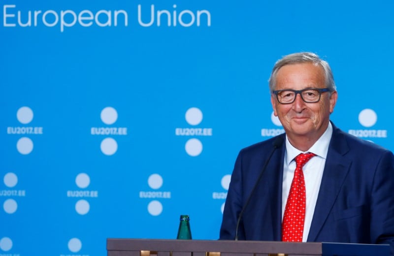 Londres laisse "enormement de questions" sans reponse, dit juncker