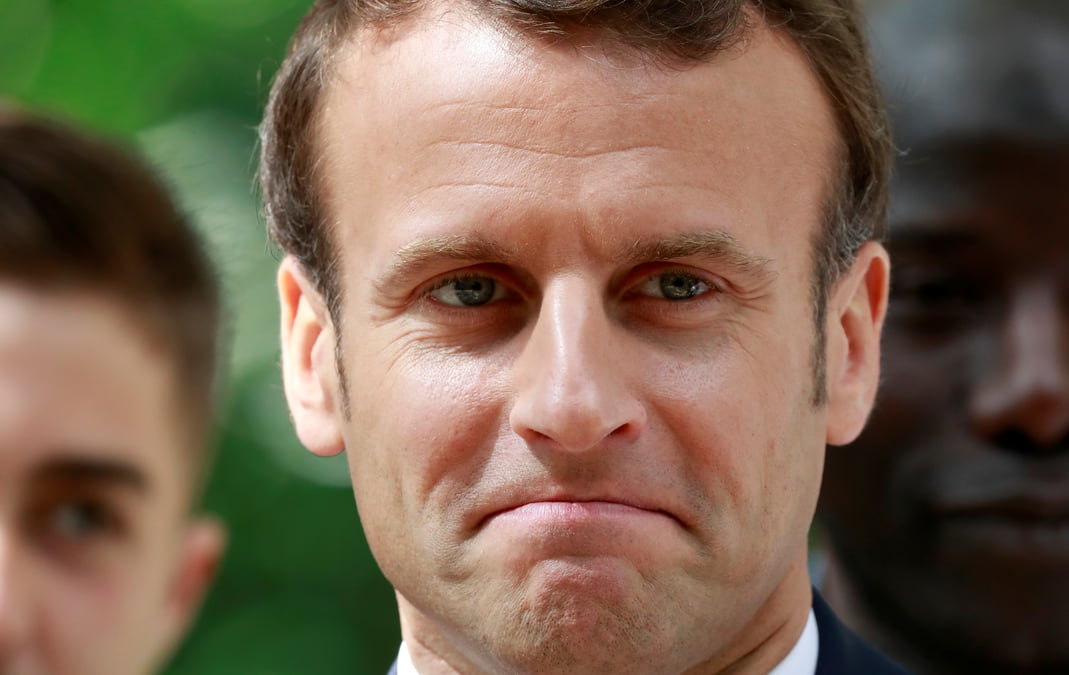 A deux semaines du scrutin, macron passe la vitesse superieure