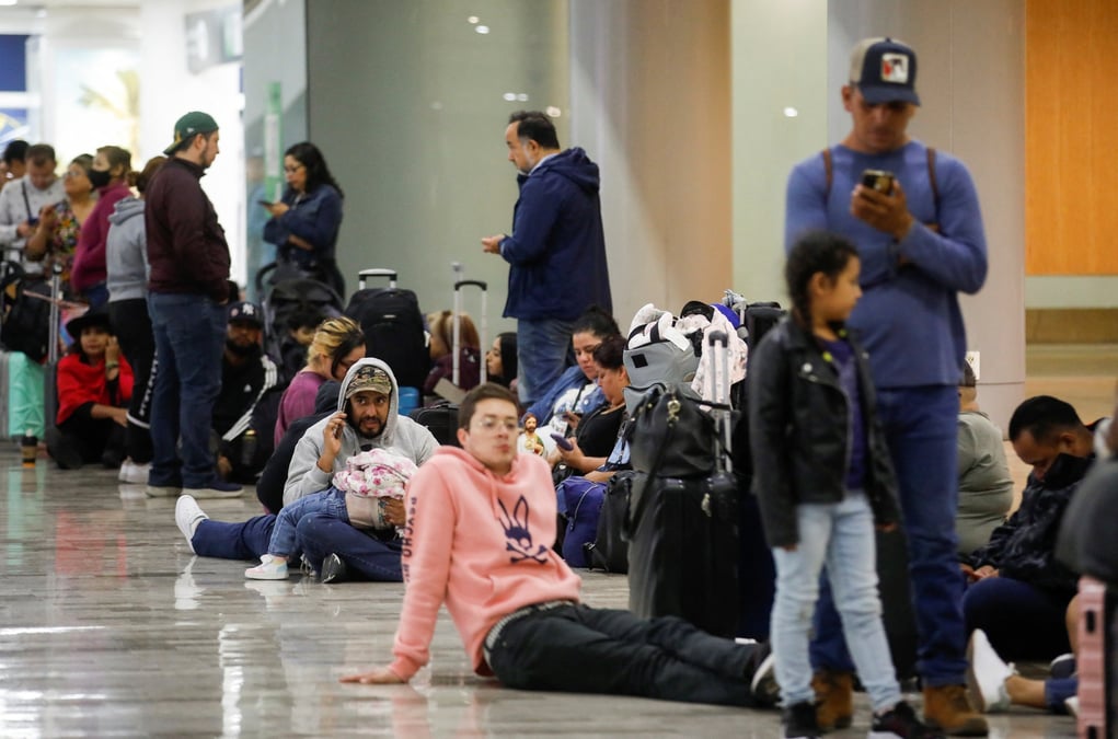 Suspension des operations a l'aeroport international de mexico a la suite de l'activite du volcan popocatepetl