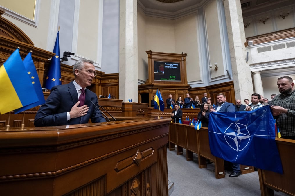 Le secretaire general de l'otan, jens stoltenberg, a kyiv