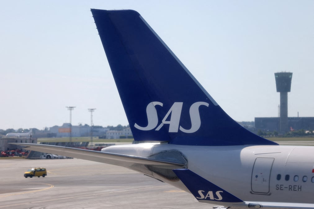 Un avion de sas sur le tarmac de l'aeroport de copenhague
