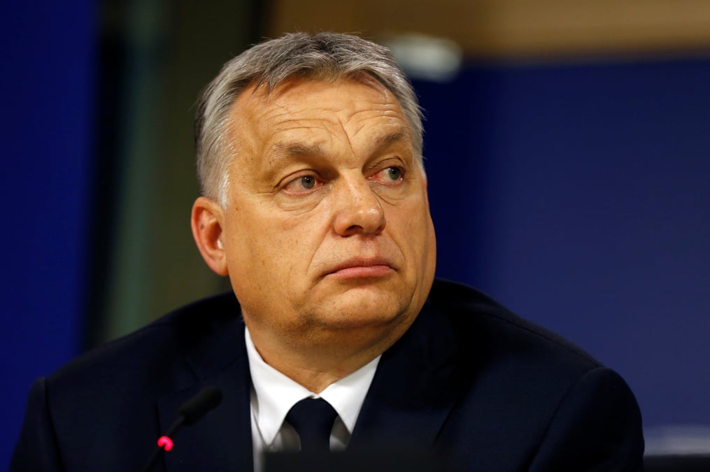 Macron fustige une "logique de clan" apres le choix du ppe sur orban