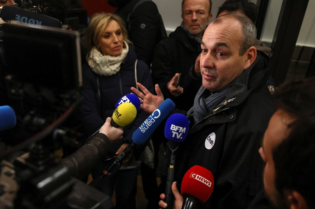 Le secretaire general cfdt, laurent berger, avant une manifestation contre le plan de reforme des retraites du gouvernement, a paris