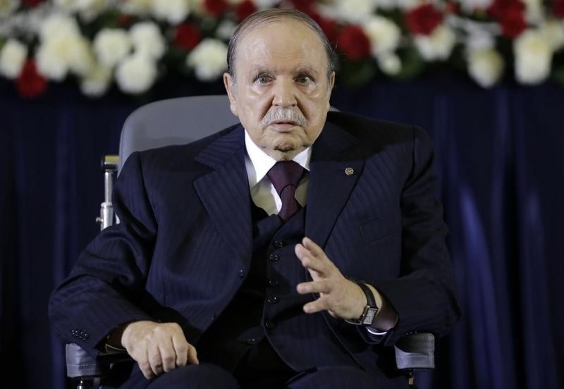 Bouteflika est sorti de la clinique et a décollé pour Alger