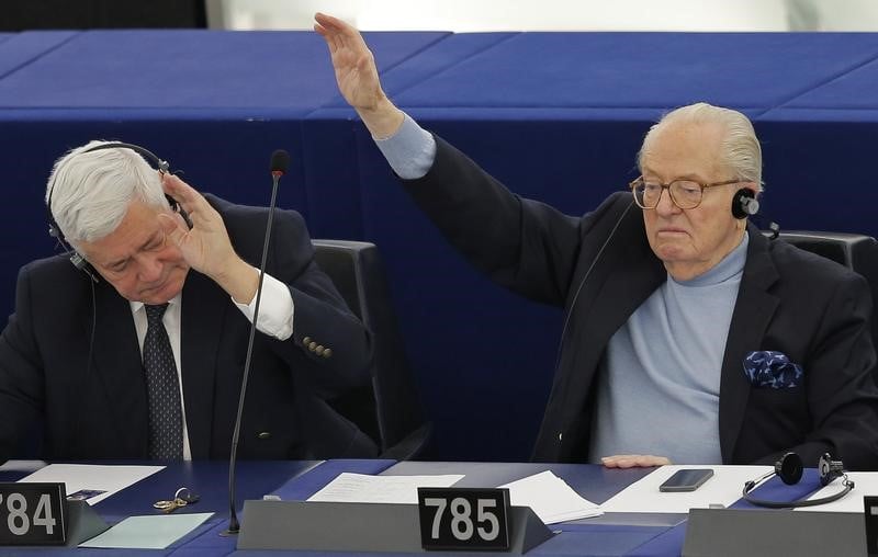 Le pen et gollnisch devront rembourser 600.000 euros
