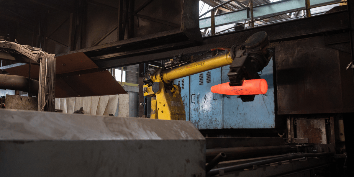 Grand corps creux en cours de fabrication aux Forges de Tarbes.