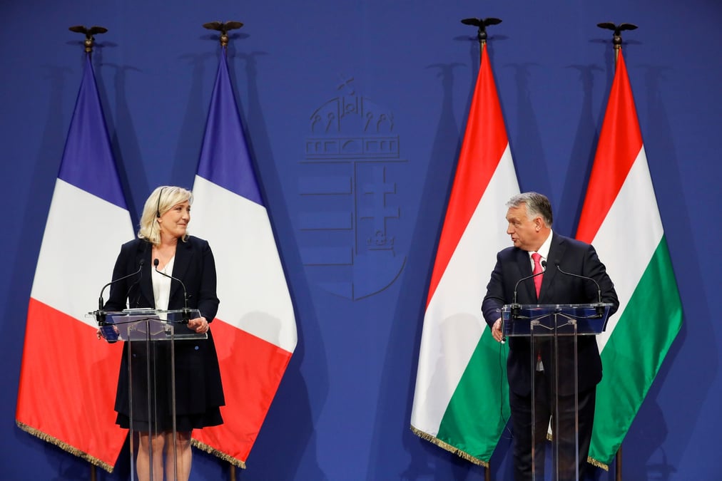 Marine le pen et viktor orban a budapest