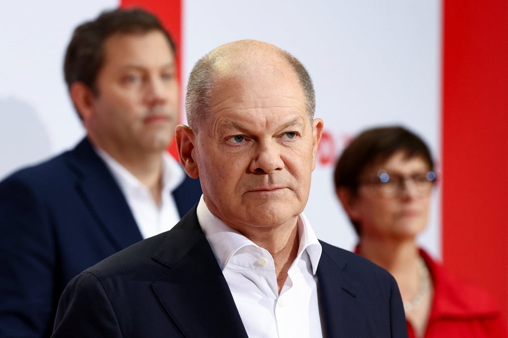 Olaf scholz lors d'une conference de presse a berlin