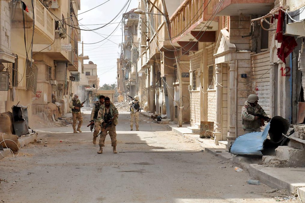 L'armee syrienne tente de renforcer ses positions a palmyre