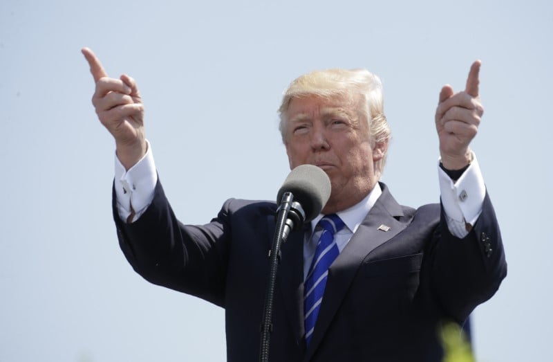Trump se plaint du "traitement injuste" des medias a son egard