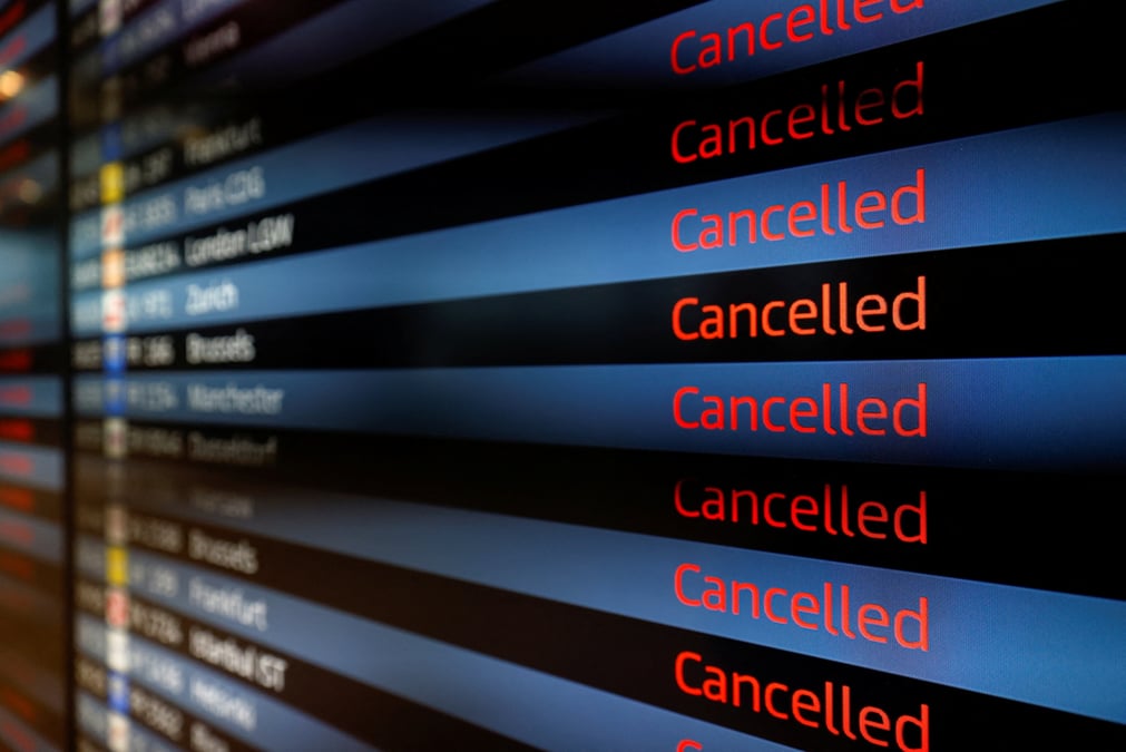 Greve des employes de l'aeroport de berlin brandenburg (ber) a berlin pour des raisons salariales