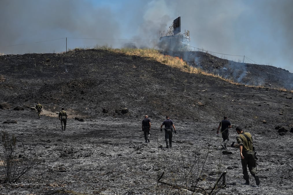 Israel procede a des frappes aeriennes contre le liban apres des tirs de roquettes