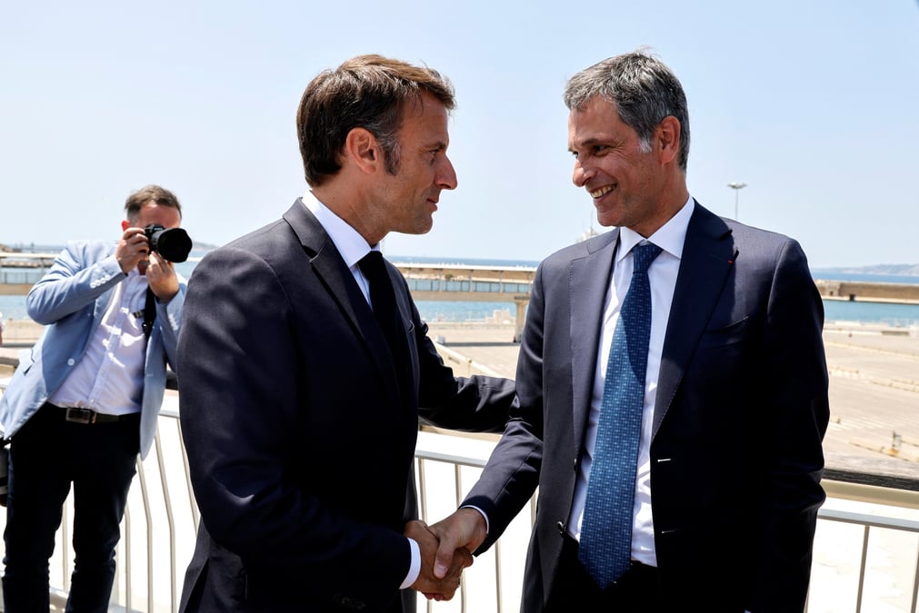 Le president francais macron en visite a marseille