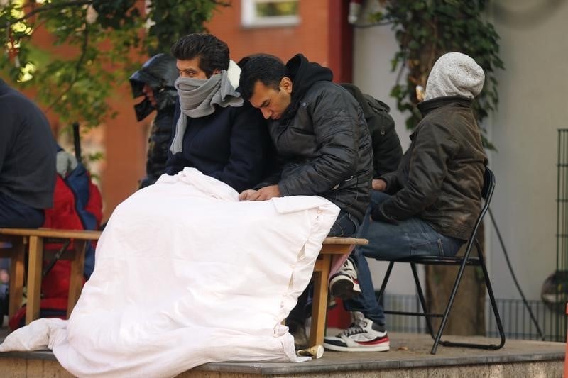 Bientot des "zones de transit" pour refugies en allemagne