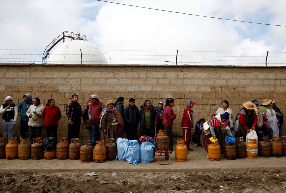 Bolivie: des vehicules blindes deployes face au blocage d'une raffinerie