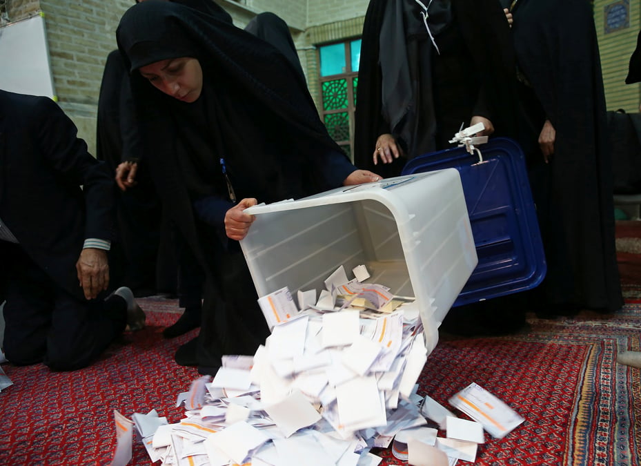 Une liste affiliee aux gardiens de la revolution en tete des legislatives a teheran