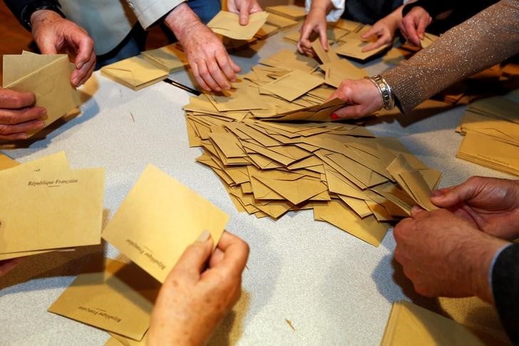 Le parti de macron aurait la majorite absolue a l'assemblee selon un sondage
